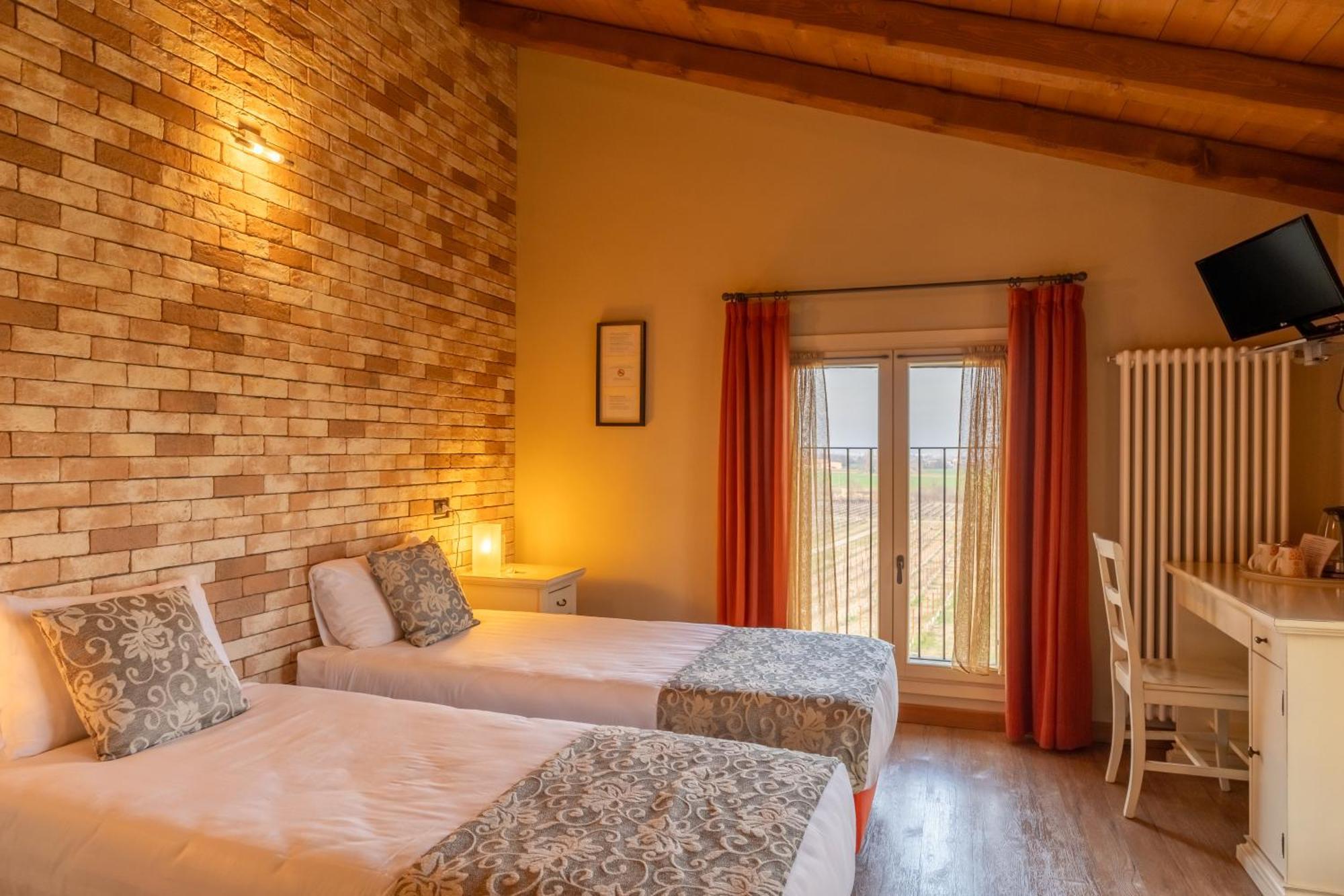 Agriturismo La Razza เรจโจเอมิเลีย ภายนอก รูปภาพ